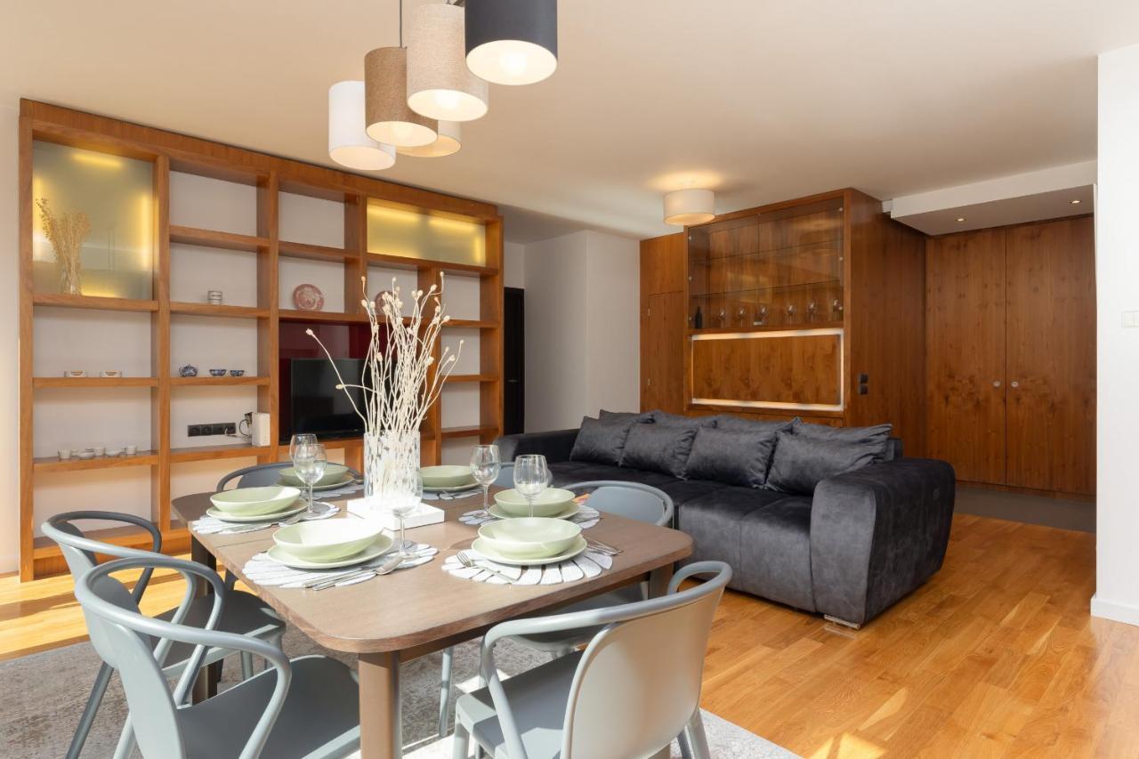 Old Mokotow Spacious Two-bedroom By Renters Apartament Warszawa