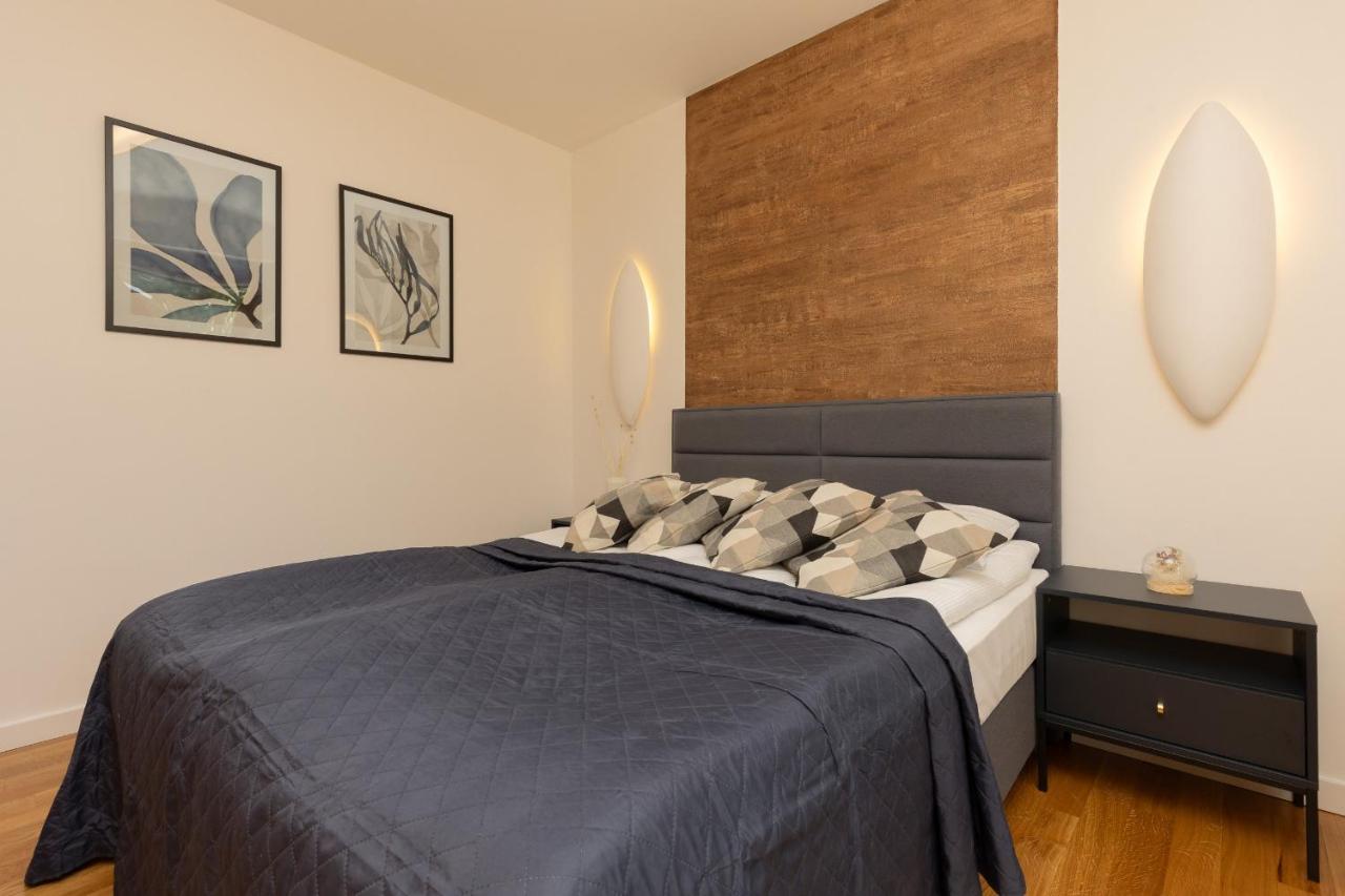 Old Mokotow Spacious Two-bedroom By Renters Apartment *