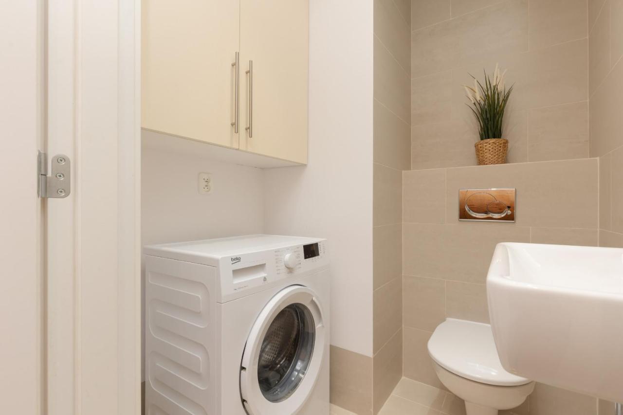 Old Mokotow Spacious Two-bedroom By Renters Apartament Warszawa