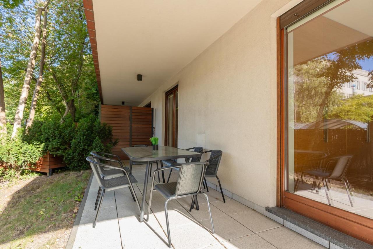 Old Mokotow Spacious Two-bedroom By Renters Apartament