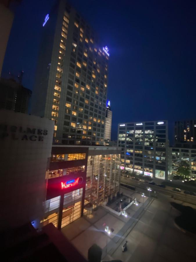 Platinum Towers Great View Balcony 1 Bedroom Apartment *