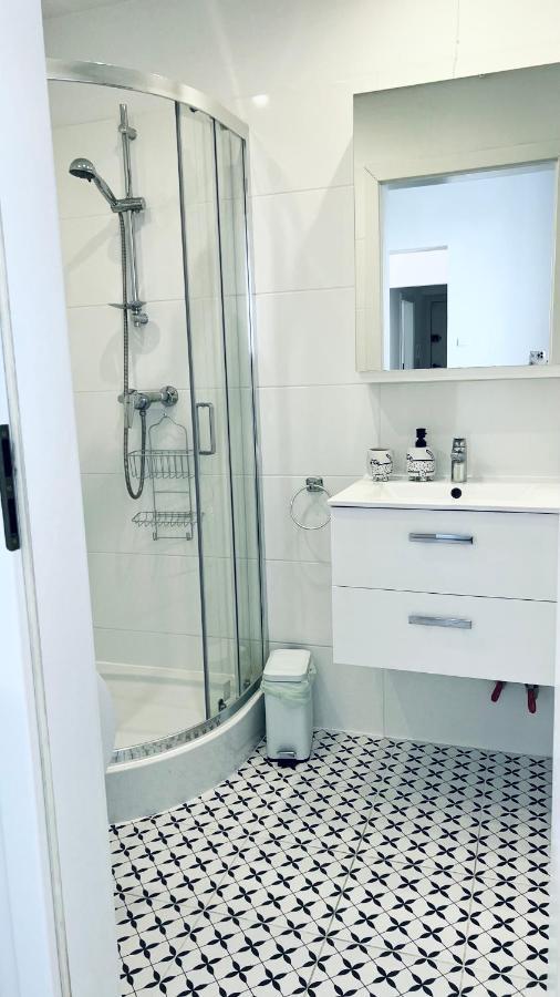 Vibey & Spacious Riverside With Fast Wifi