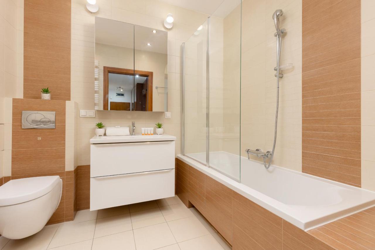 Spacious Zawiszy Wola By Renters Warszawa