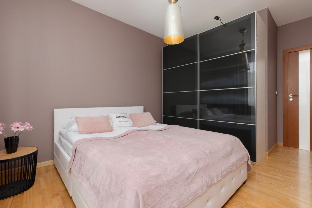 Spacious Zawiszy Wola By Renters Warszawa