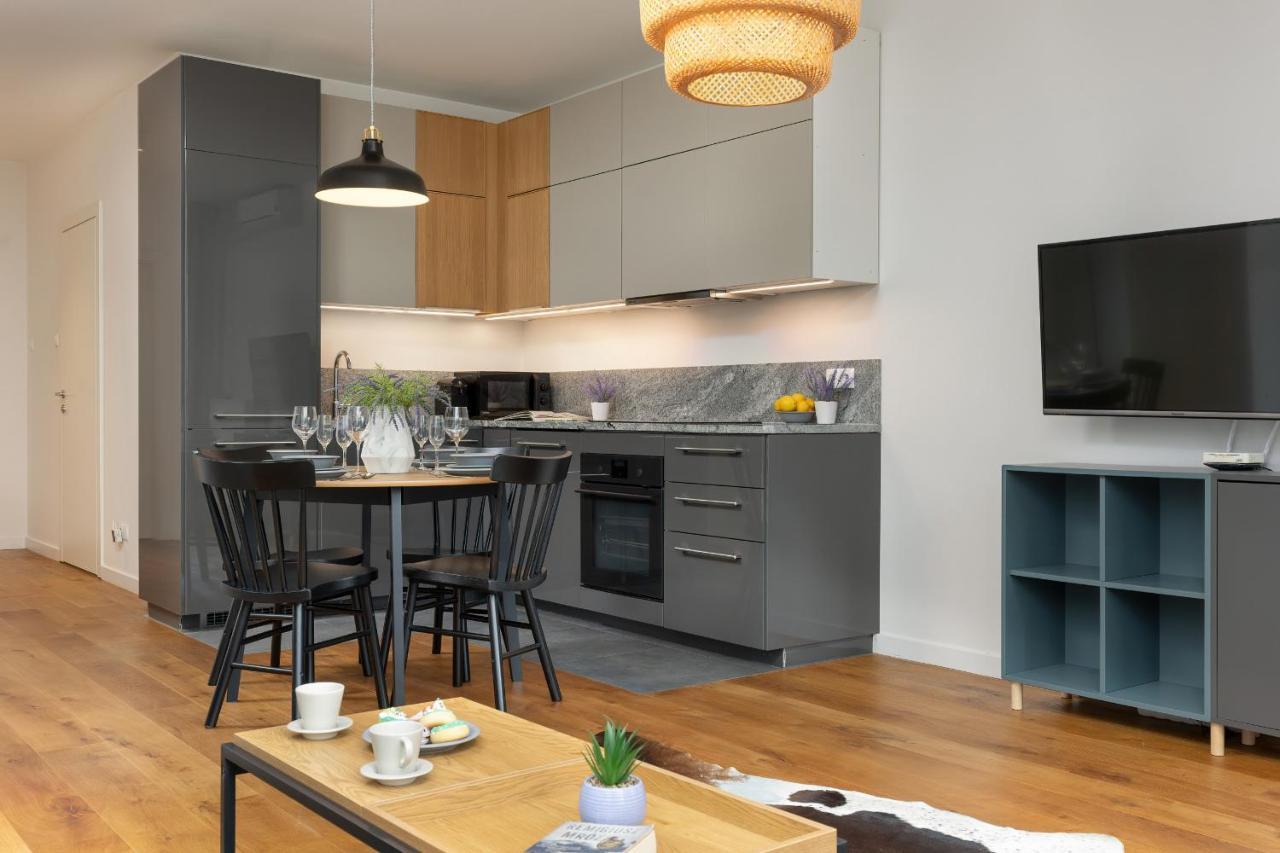 Apartment Siedmiogrodzka Air-conditioned With Balcony Wola By Renters Warsaw