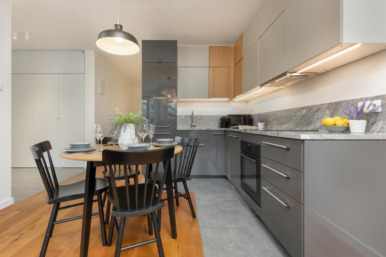 Siedmiogrodzka Air-conditioned With Balcony Wola By Renters Apartment *