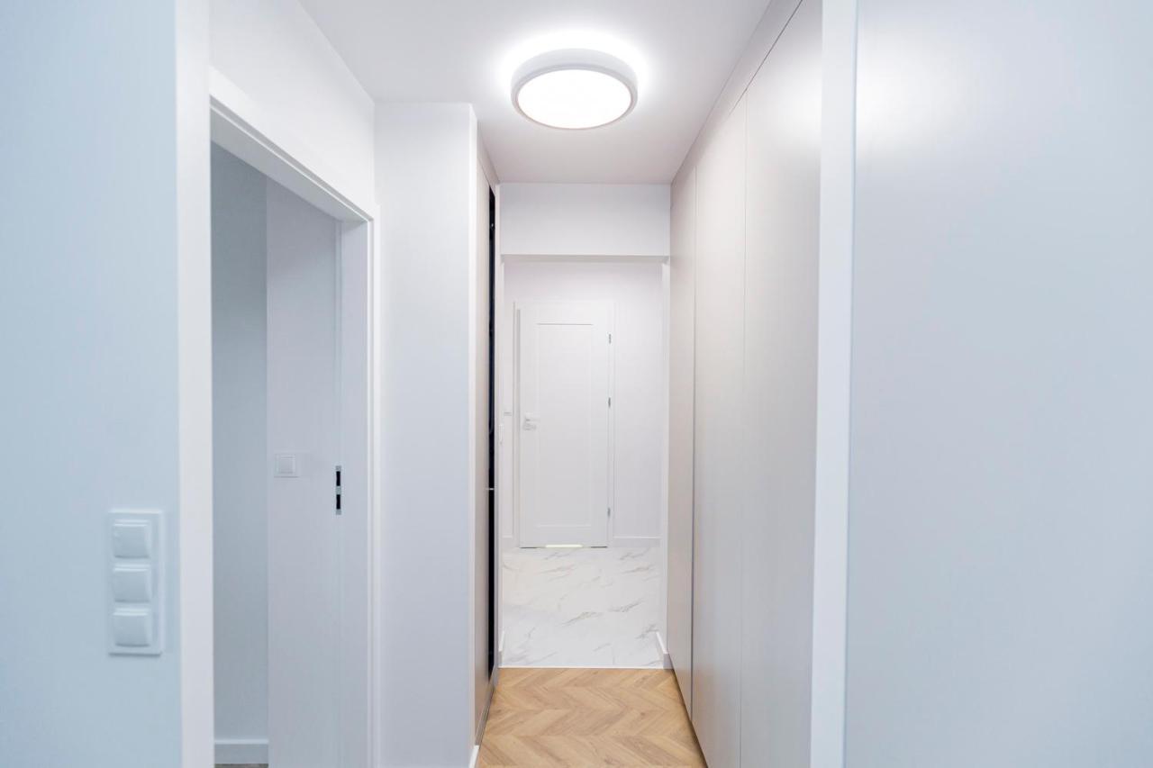 Apartment Zablocinska 6 - Bezplatny Parking - Apartament Dla 6 Osob - 400m Do Stacji Metra - Better *