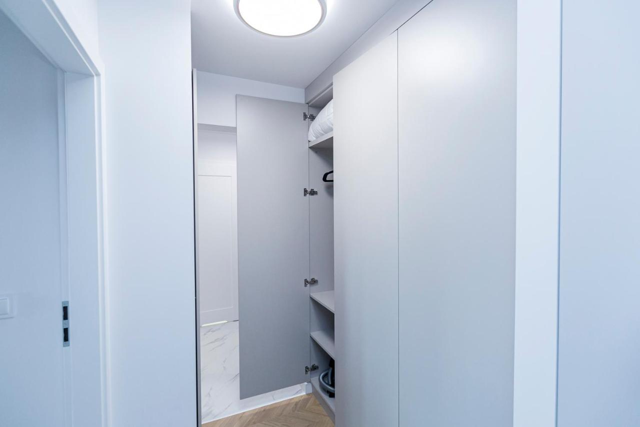 Apartment Zablocinska 6 - Bezplatny Parking - Apartament Dla 6 Osob - 400m Do Stacji Metra - Better