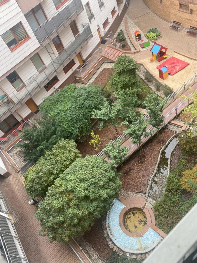 Komfortowy Apartament: Pet-friendly Old Town Retreat Near Park Praski Apartment