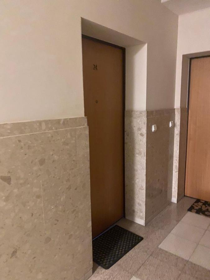 Komfortowy Apartament: Pet-friendly Old Town Retreat Near Park Praski Warsaw