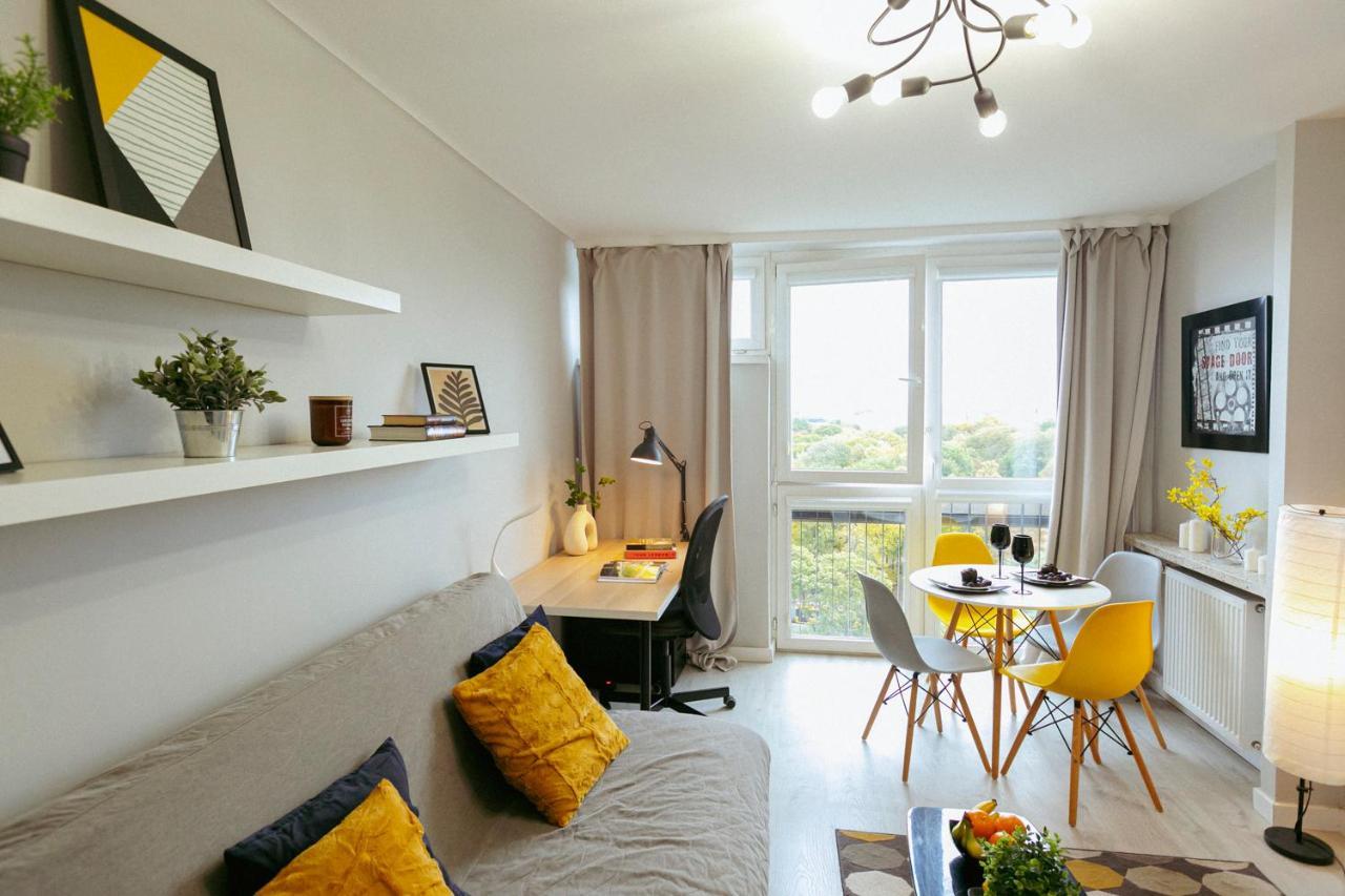 Przechodnia 2 Yellow: Free Parking, Work-friendly, Smart Tv