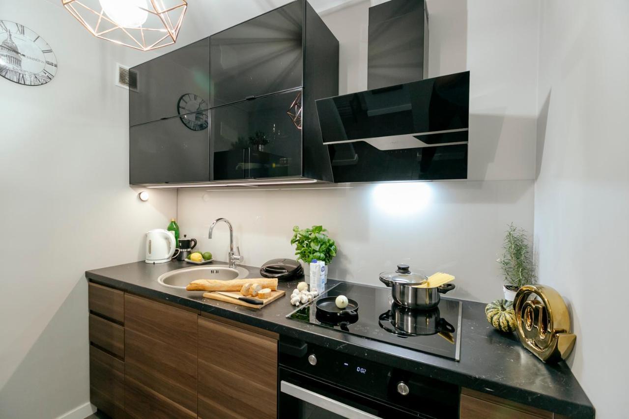 Apartament Przechodnia 2 Yellow - Biurko Oraz Wygodny Fotel Do Pracy - Better Warszawa