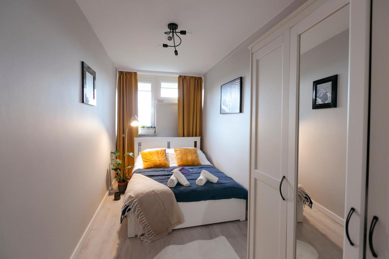Przechodnia 2 Yellow: Free Parking, Work-friendly, Smart Tv Apartamento Varsóvia
