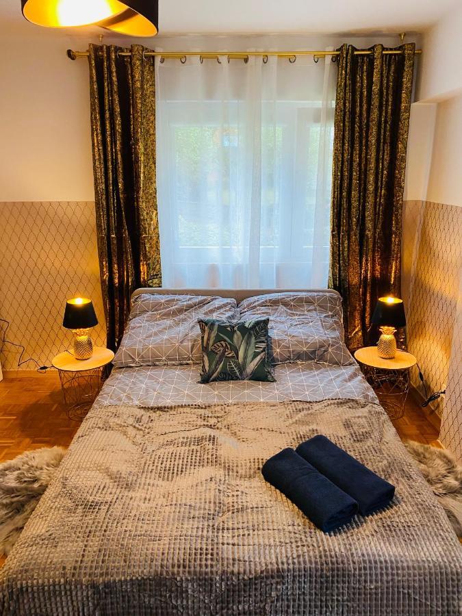 Clicktheflat Solidarnosci Center Hostel *