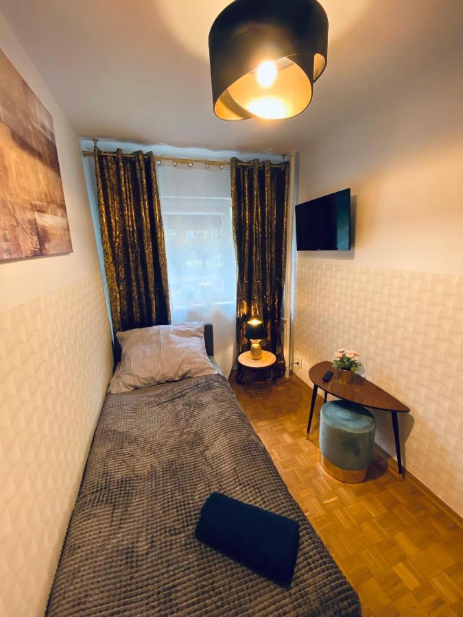 Clicktheflat Solidarnosci Center Hostel *