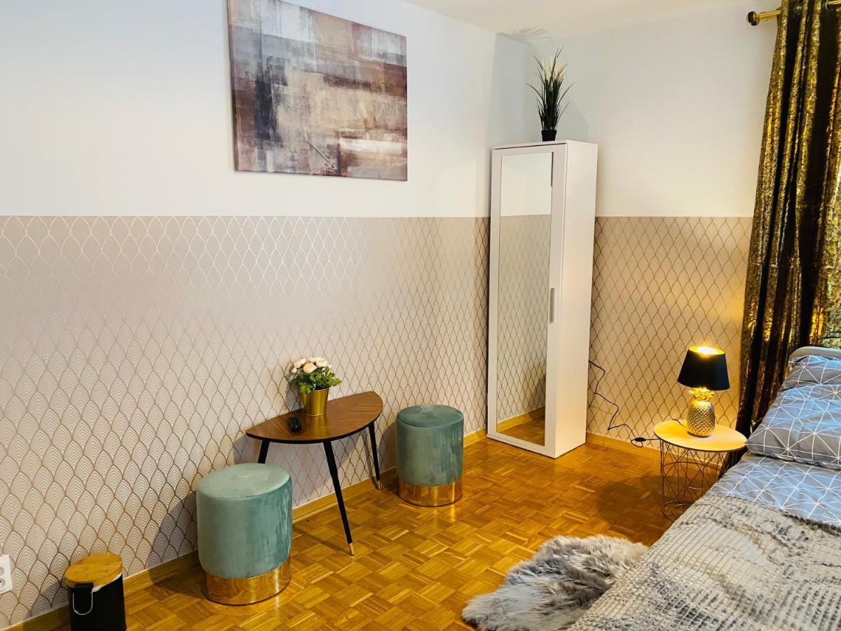 Hostel Clicktheflat Solidarnosci Center