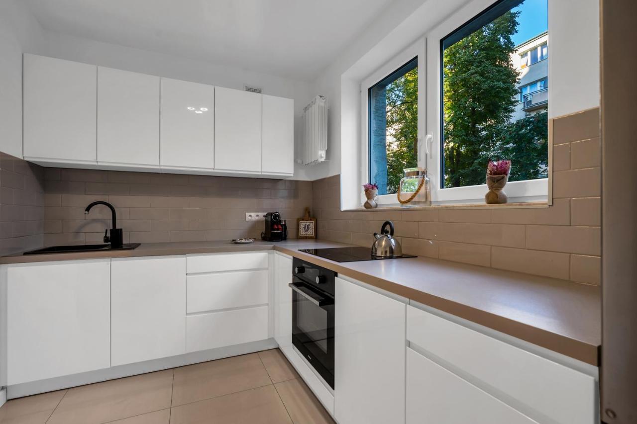 Zlota - Center, Workspace, Metro - By Rentujemy Apartment