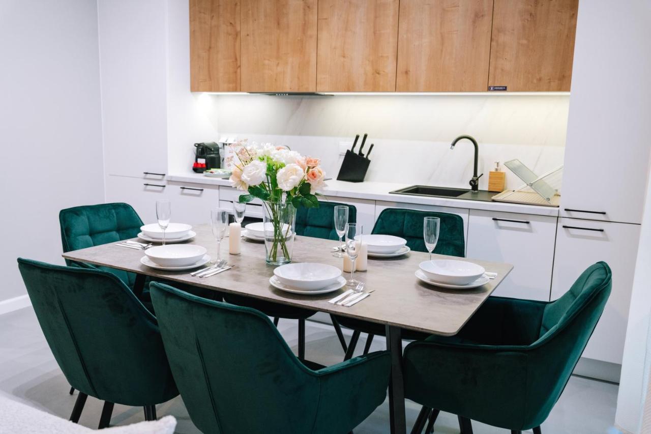 Prestige - Two-level Loft, 72m2, 1000mbs Internet, Parking, Gym - By Rentujemy Apartamento *