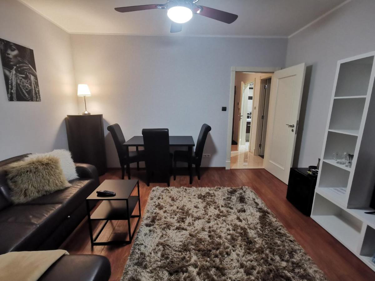 Căn hộ Royal Place 2 Bedrooms Wilanow *