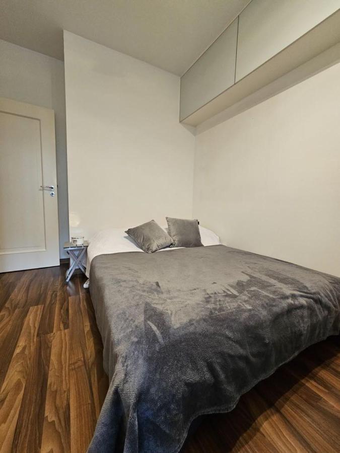 Căn hộ Royal Place 2 Bedrooms Wilanow