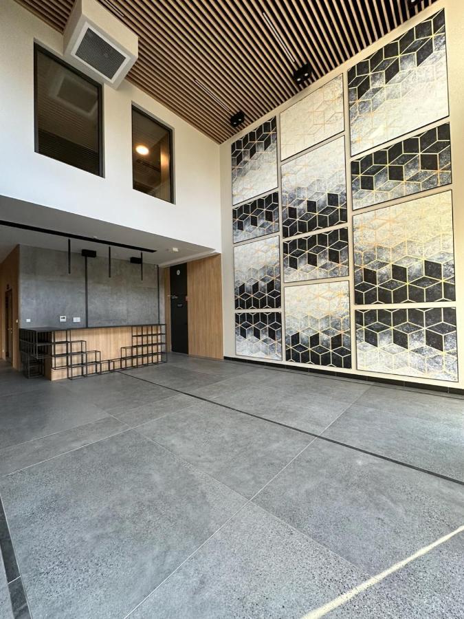 Apartment 52