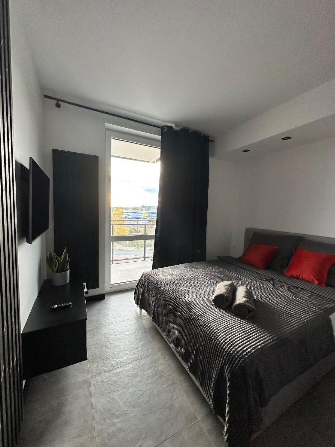 52 Apartment *