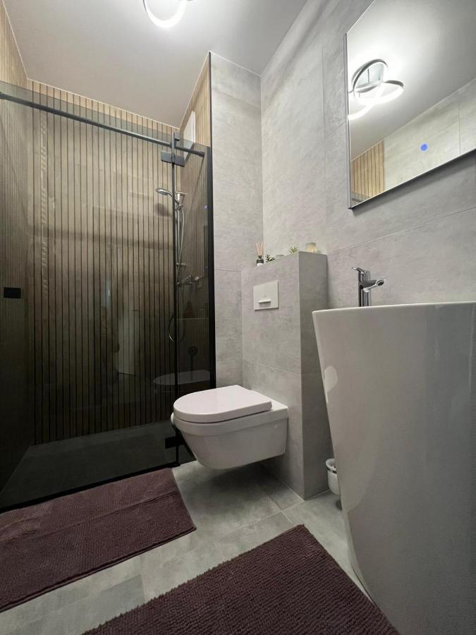 52 Apartment