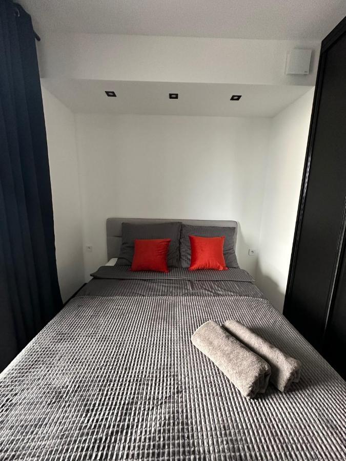 Apartment 52 *