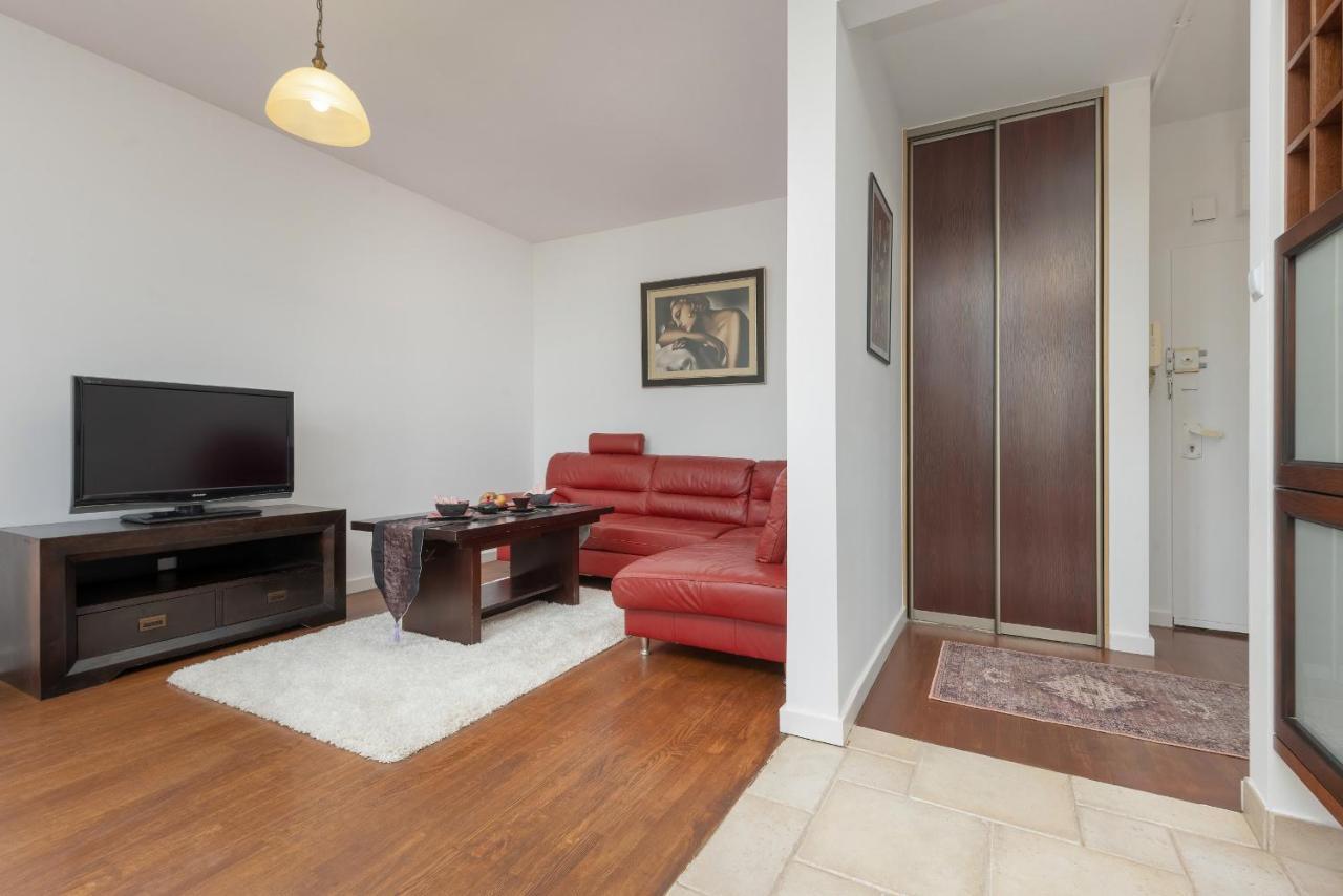 Cozy Near Airport By Renters Apartment *