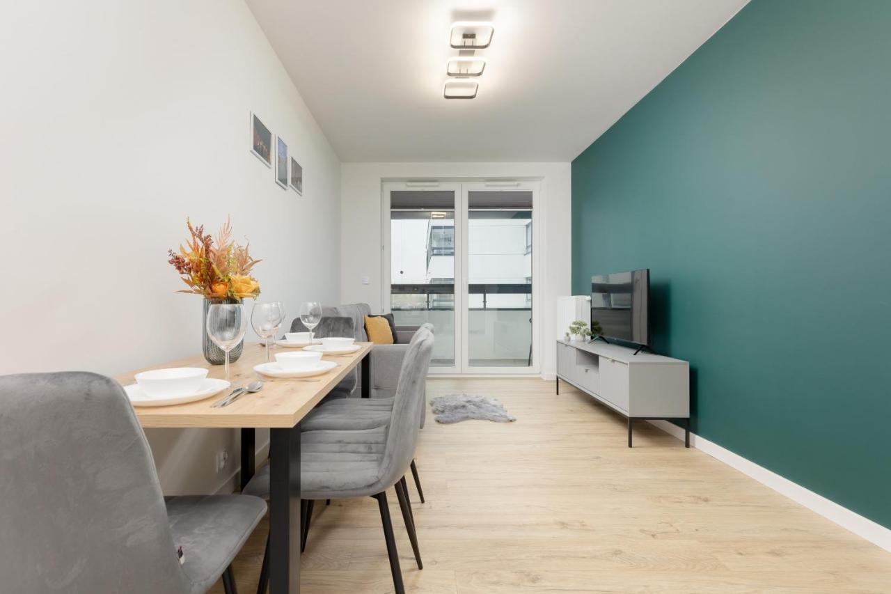 Goodnight Bialoleka With 2 Bedrooms & Parking By Renters Warszawa