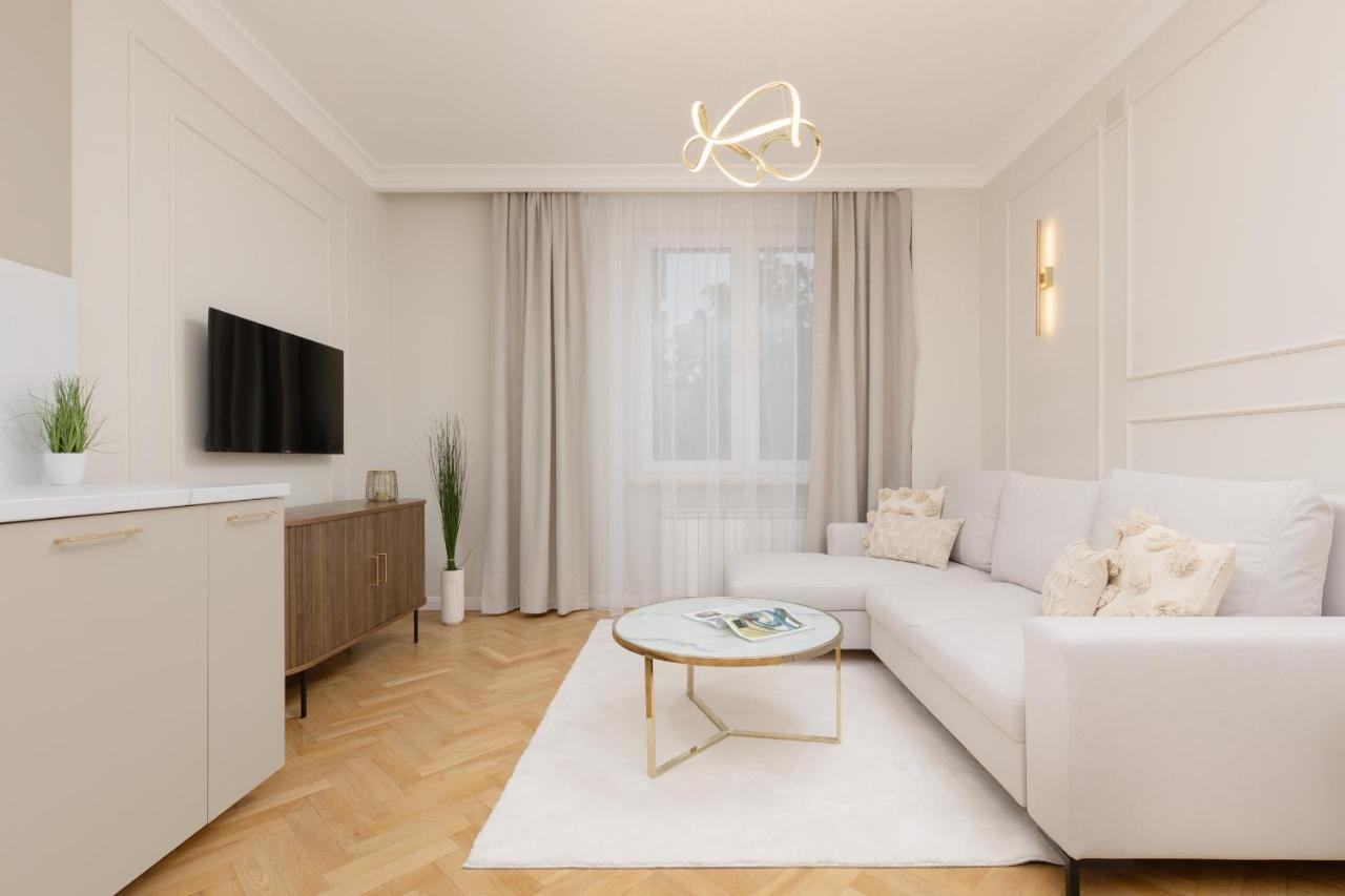 Bright & Elegant By Renters Apartament *
