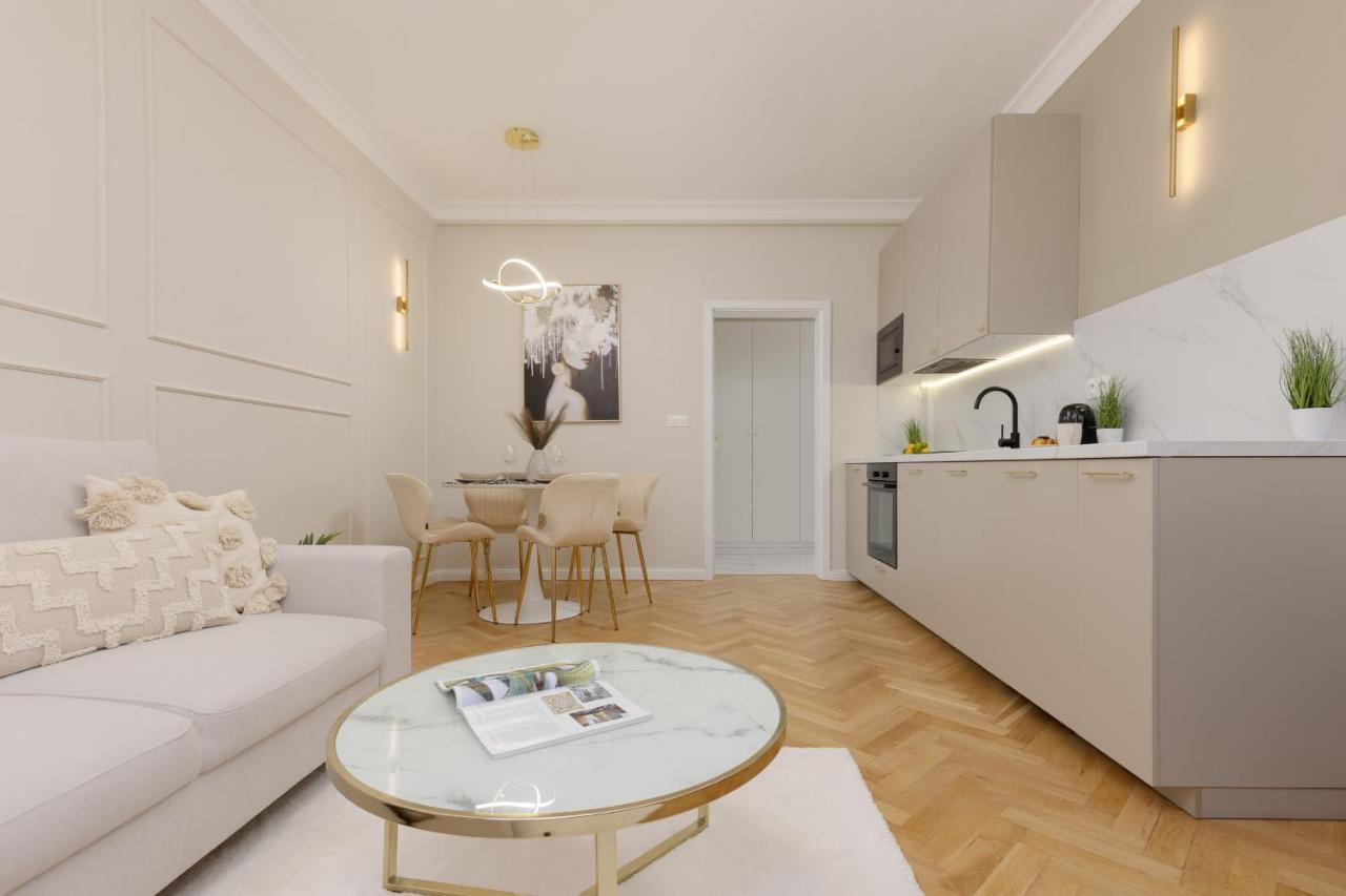 Bright & Elegant By Renters Apartament *
