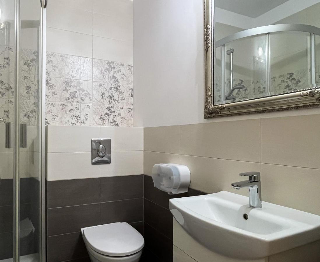 Shape&color Premium Hostel
