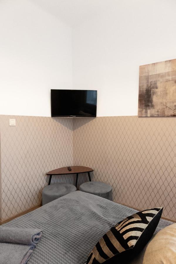 Clicktheflat Aleje Niepodleglosci Center Hostel *