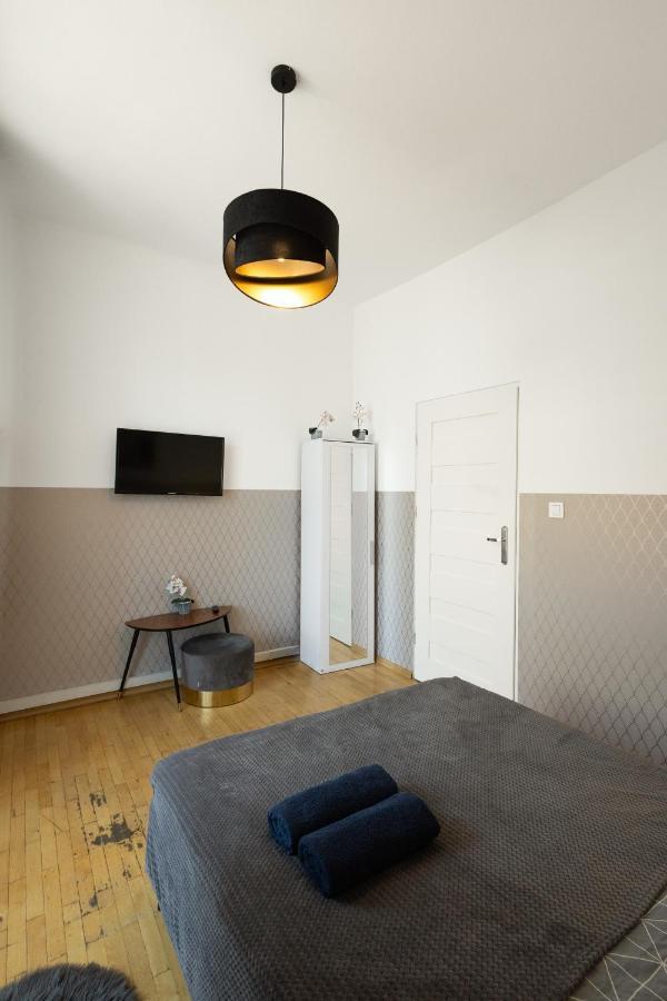 Clicktheflat Aleje Niepodleglosci Center Hostel