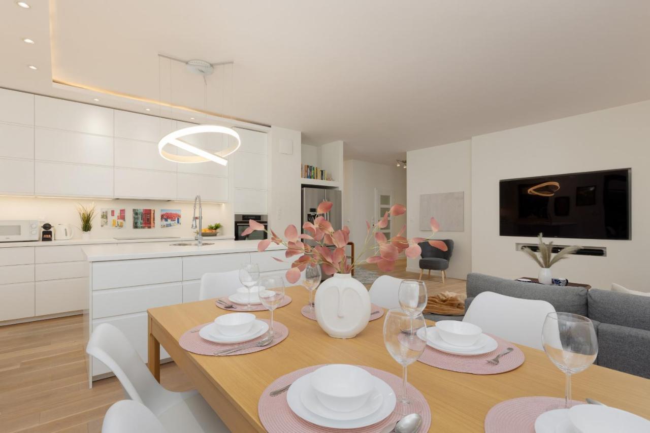 Cosy With Parking Wilanow By Renters Warszawa