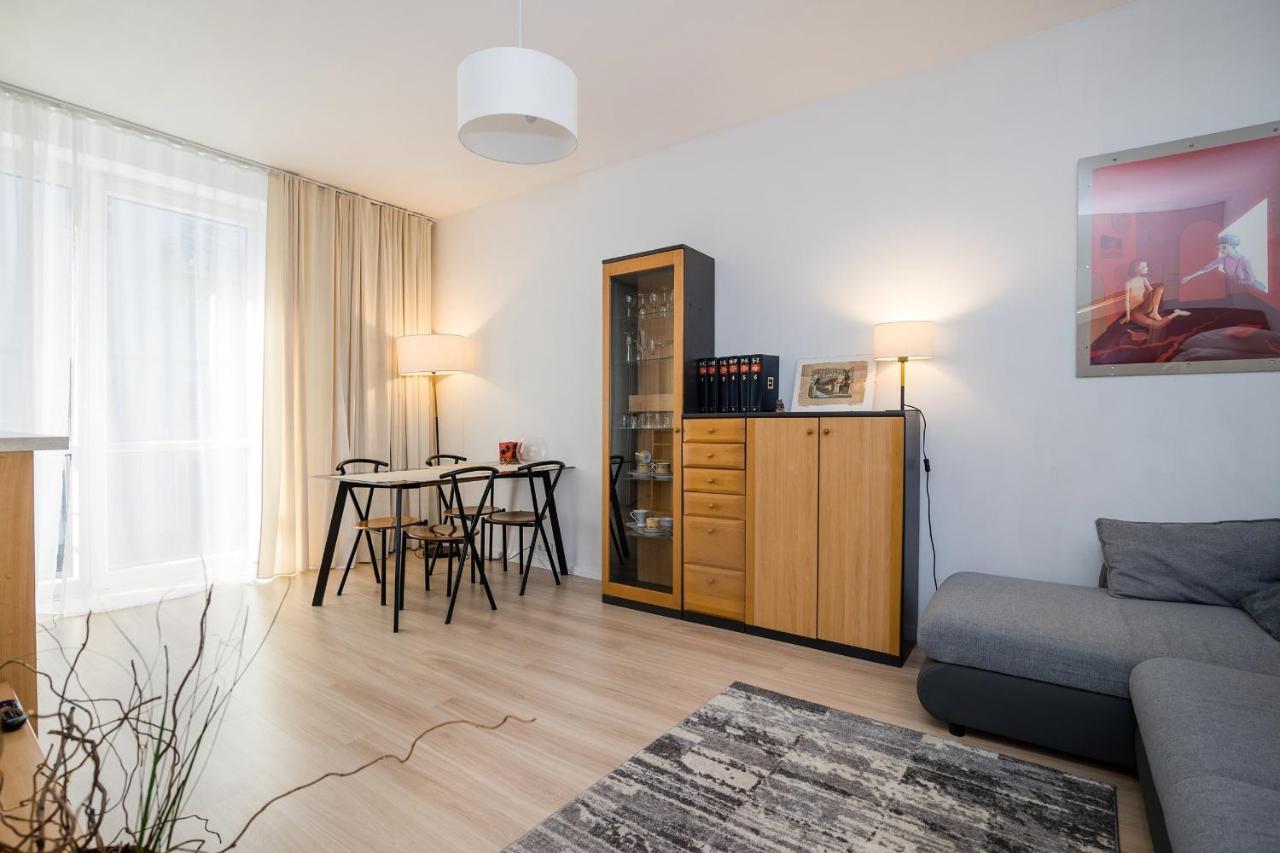Apartment Shortstaypoland Plac Dabrowskiego B140 *