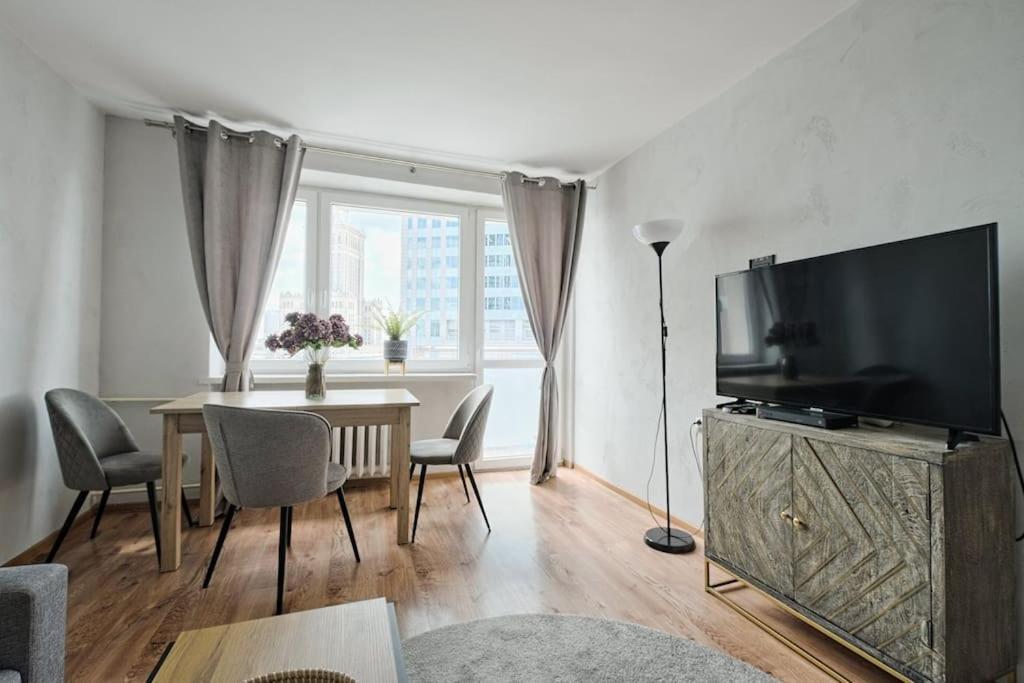 The View Private Emilii Plater 55 *