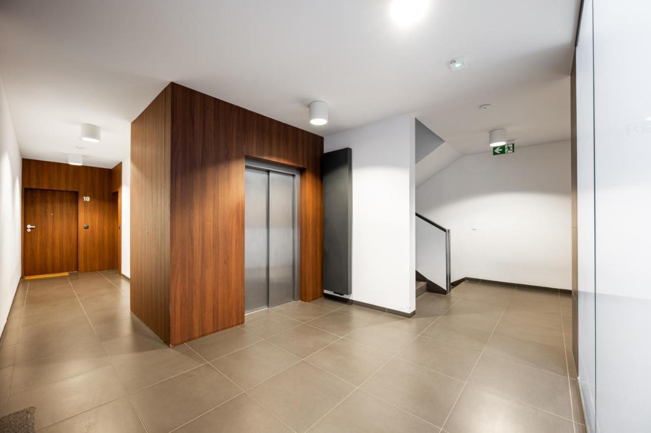 Bluszczanska Blue Modern *