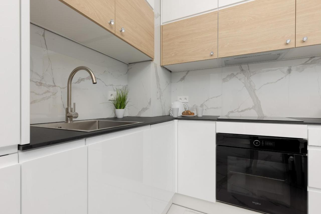 Sarmacka With Gym, Sauna And Parking By Renters Apartment