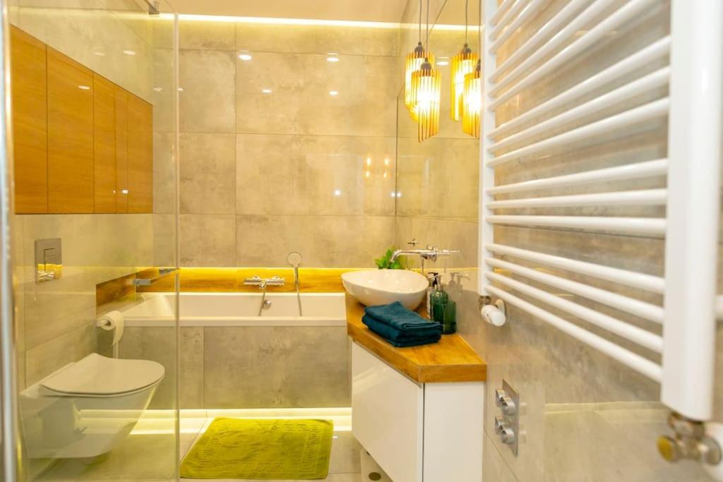 Przytulny, Komfortowy Apartament Z Garazem Warschau