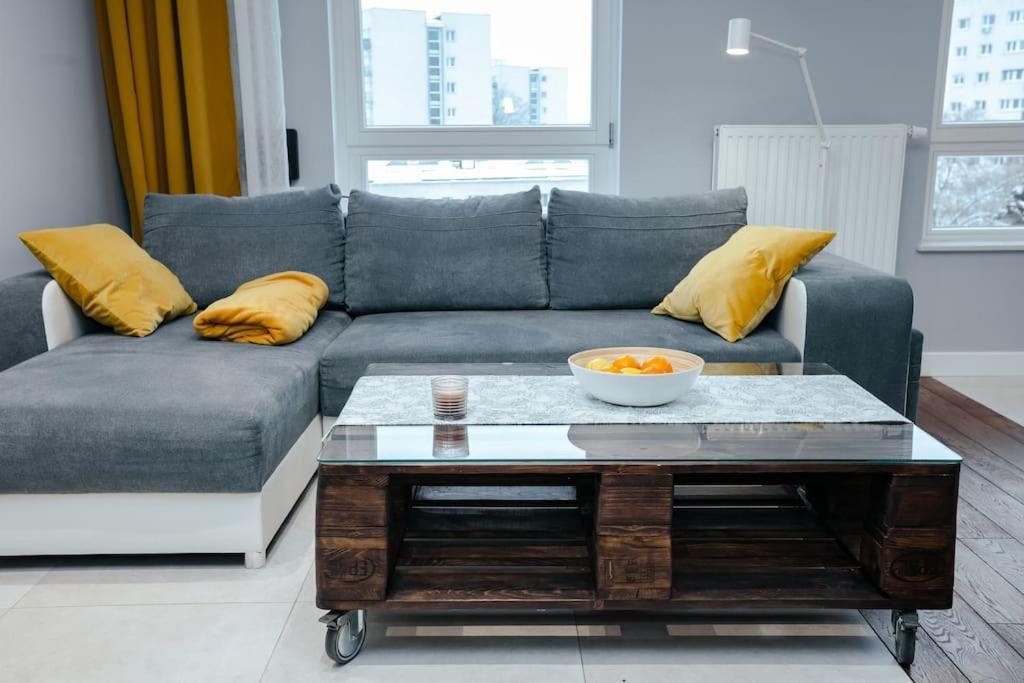 Modern, Spacious With Garage And Balcony *