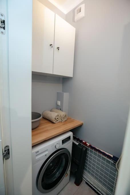Modern, Spacious With Garage And Balcony Apartament Warszawa