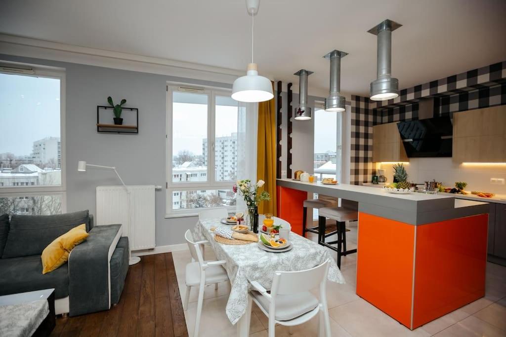 Modern, Spacious With Garage And Balcony *