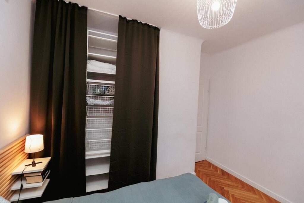 Apartamento Modern, Cozy Apartment, Next To The Old Town!