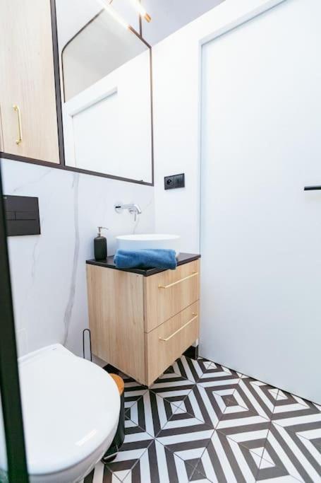 Modern, Cozy Apartment, Next To The Old Town!
