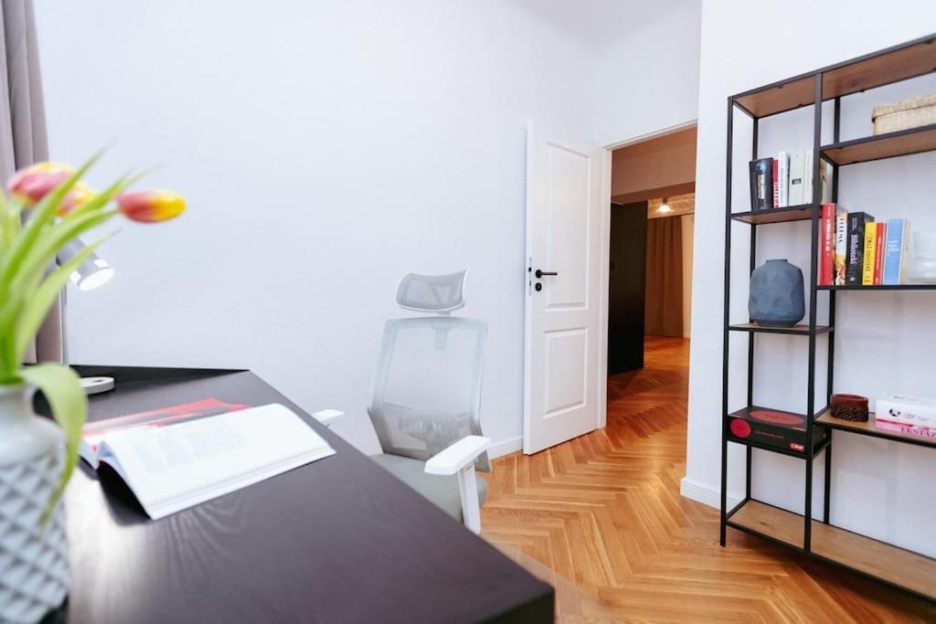 Apartment Modern, Cozy Apartment, Next To The Old Town!