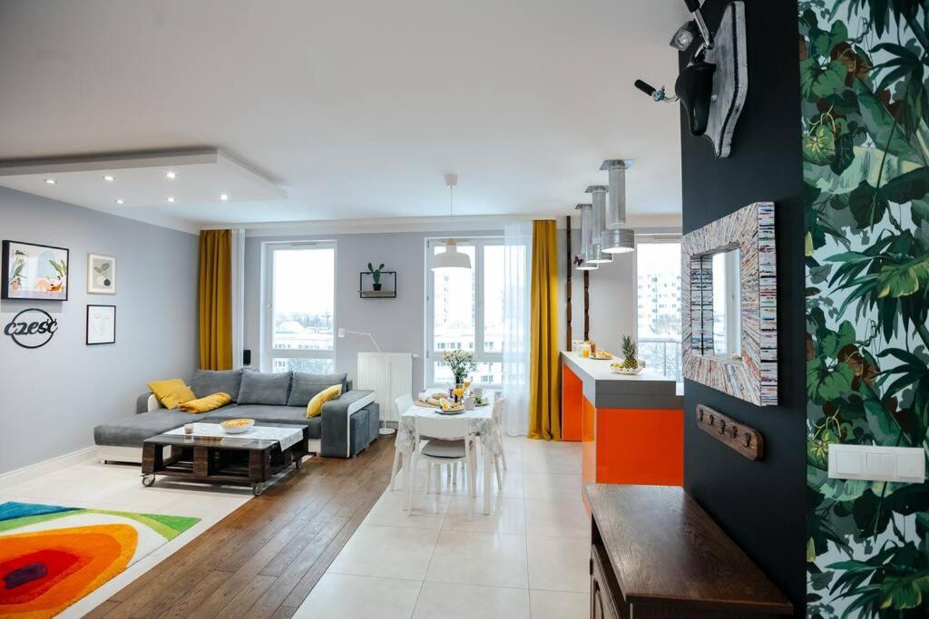 Modern, Spacious With Garage And Balcony Apartament