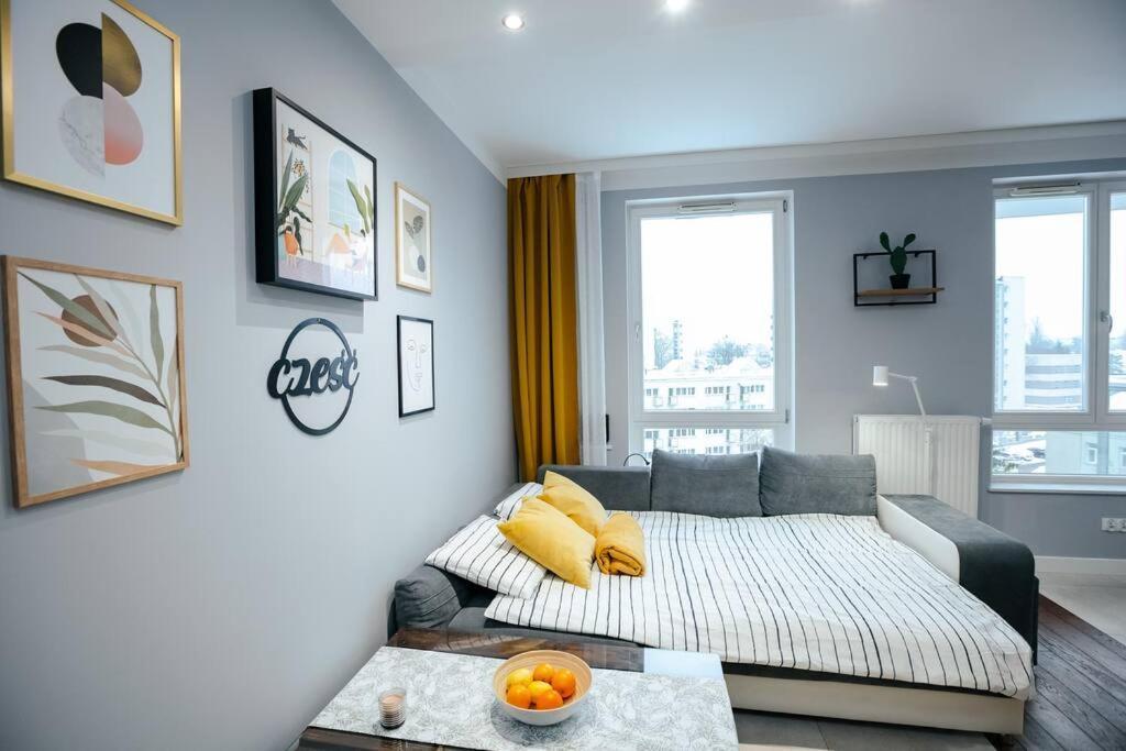 Modern, Spacious With Garage And Balcony *