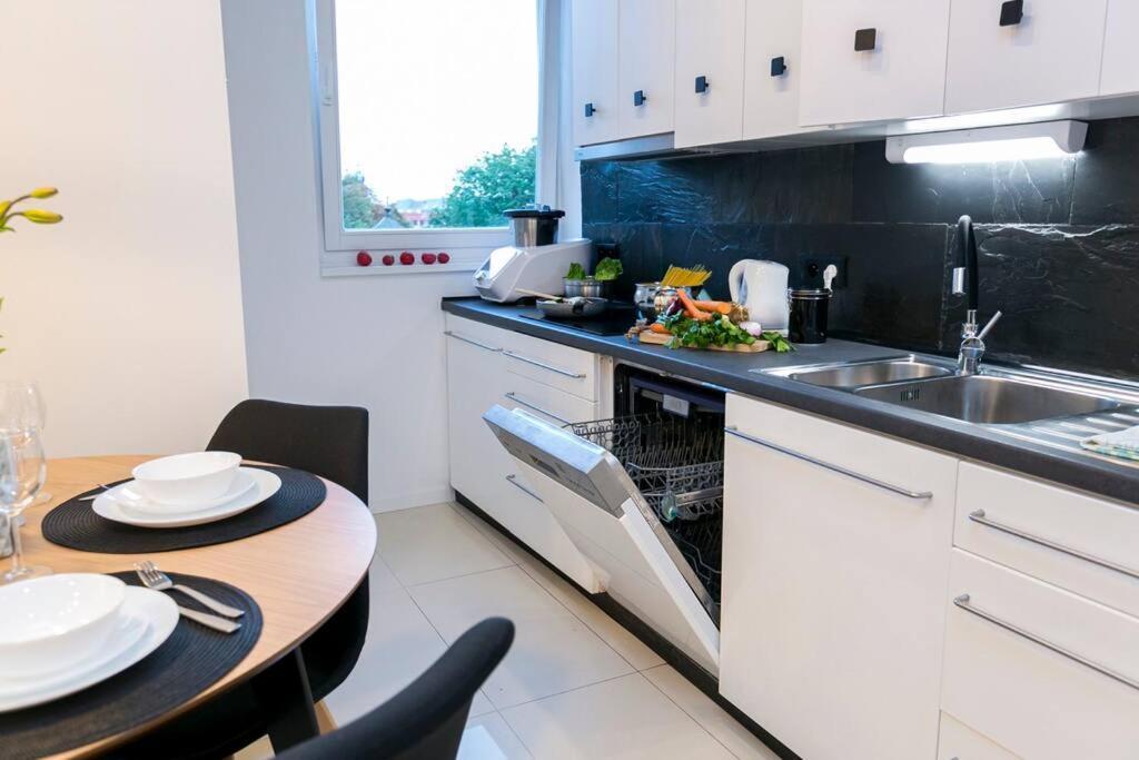 Piekne, Przestronne Mieszkanie Przy Placu Teatralnym. Apartament